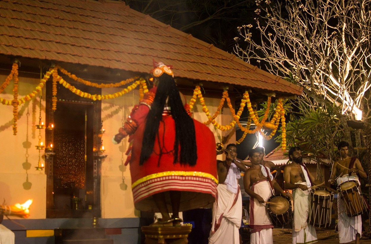 theyyam dance