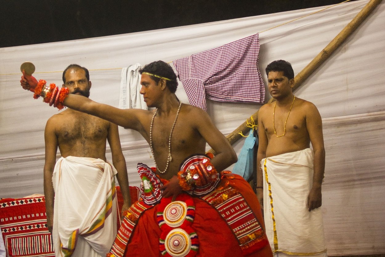 theyyam dancing