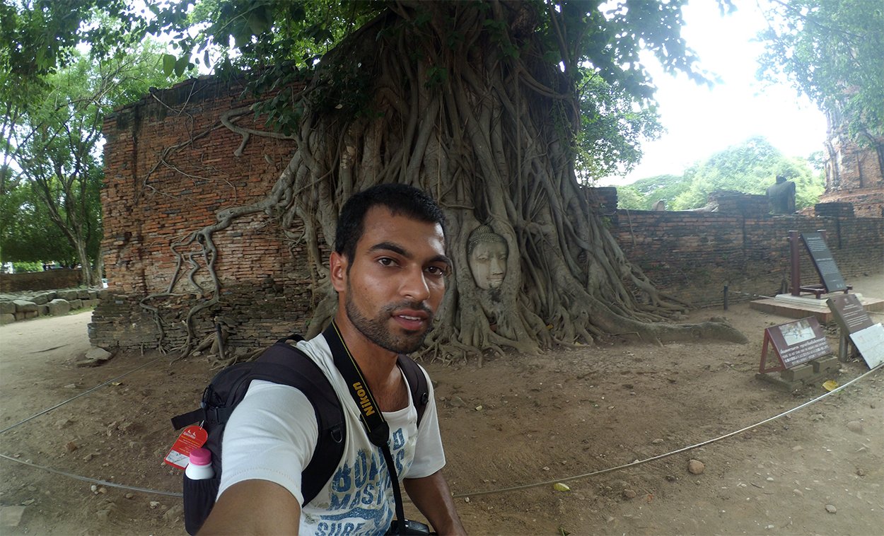 buddha face ayutthaya temple