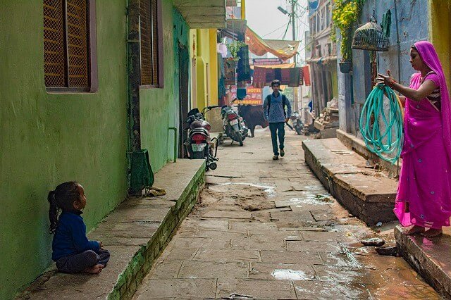 streets in varanasi