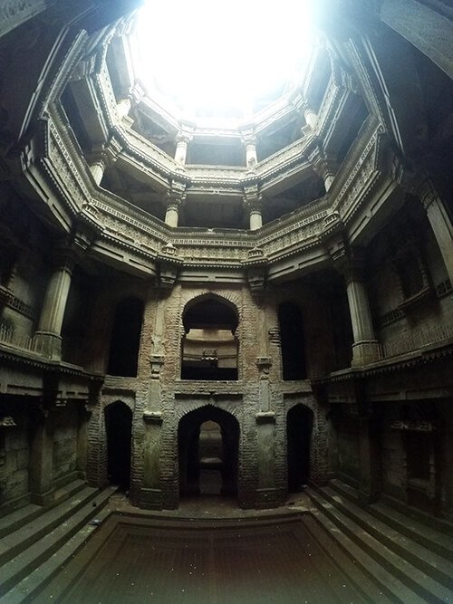 adalaj ni vav octagonal design