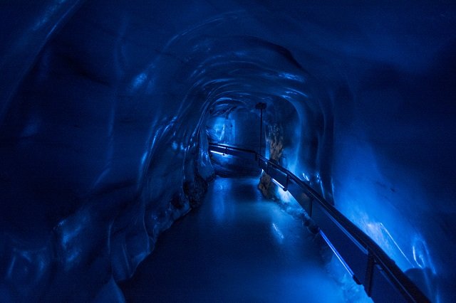 mount titlis cave