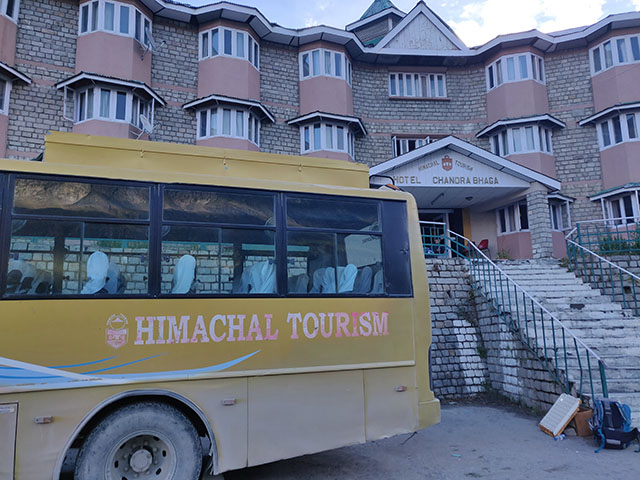 how to go Leh from Delhi: in a bus