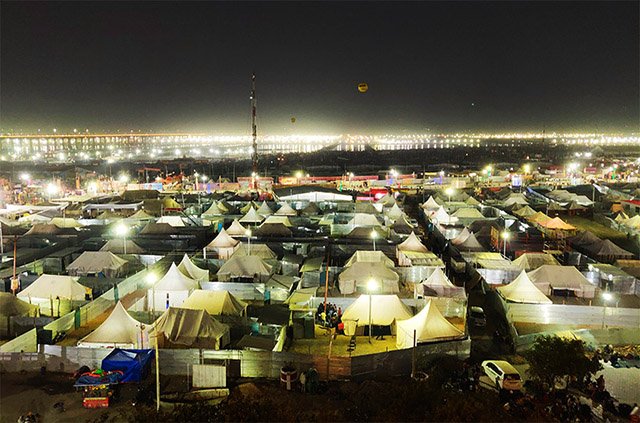 2019 Prayagraj Kumbh Mela tent photo