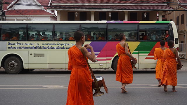 laos monks