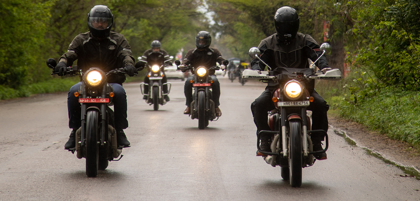 Jawa 42 bike store helmet