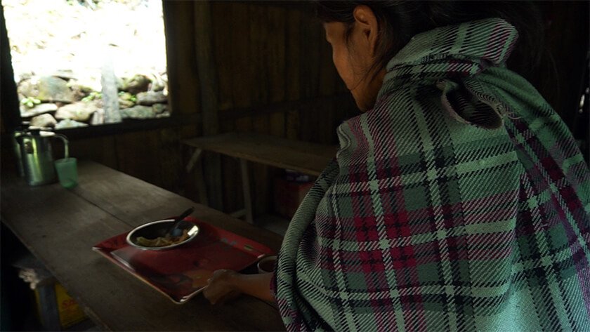 khasi woman nongriat village