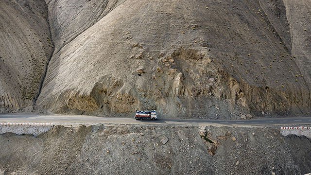 manali to leh highway