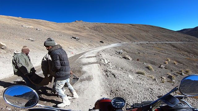 manali to leh road